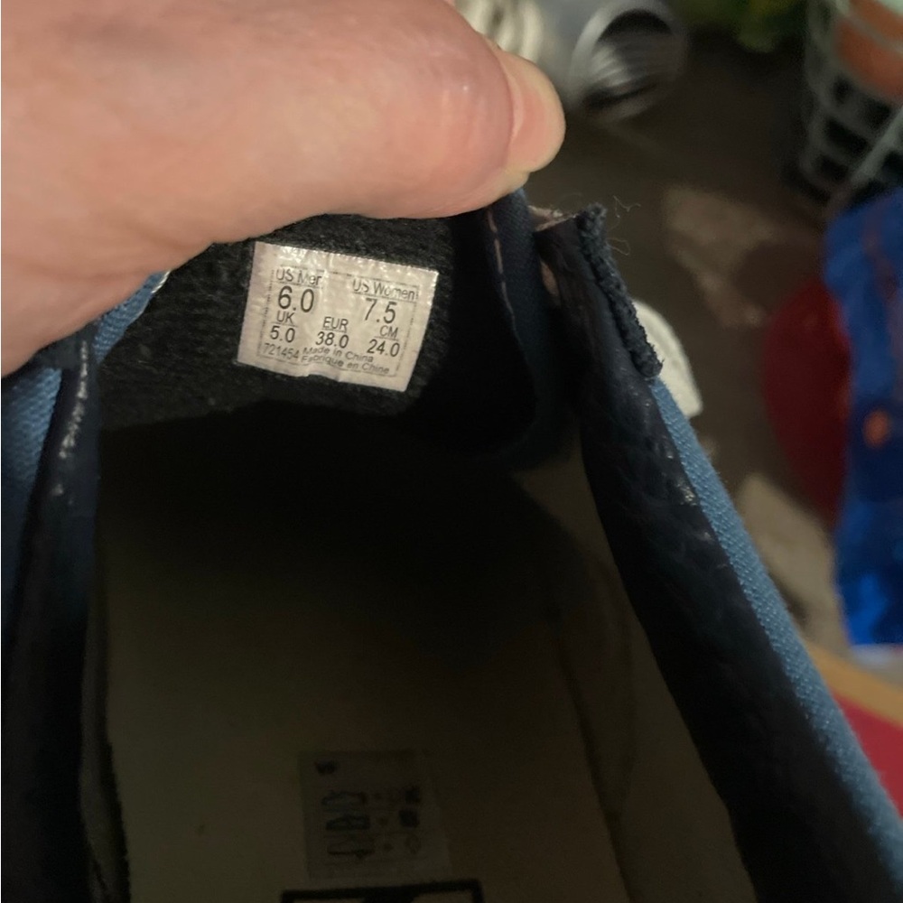 Vans - Picture 2 of 3